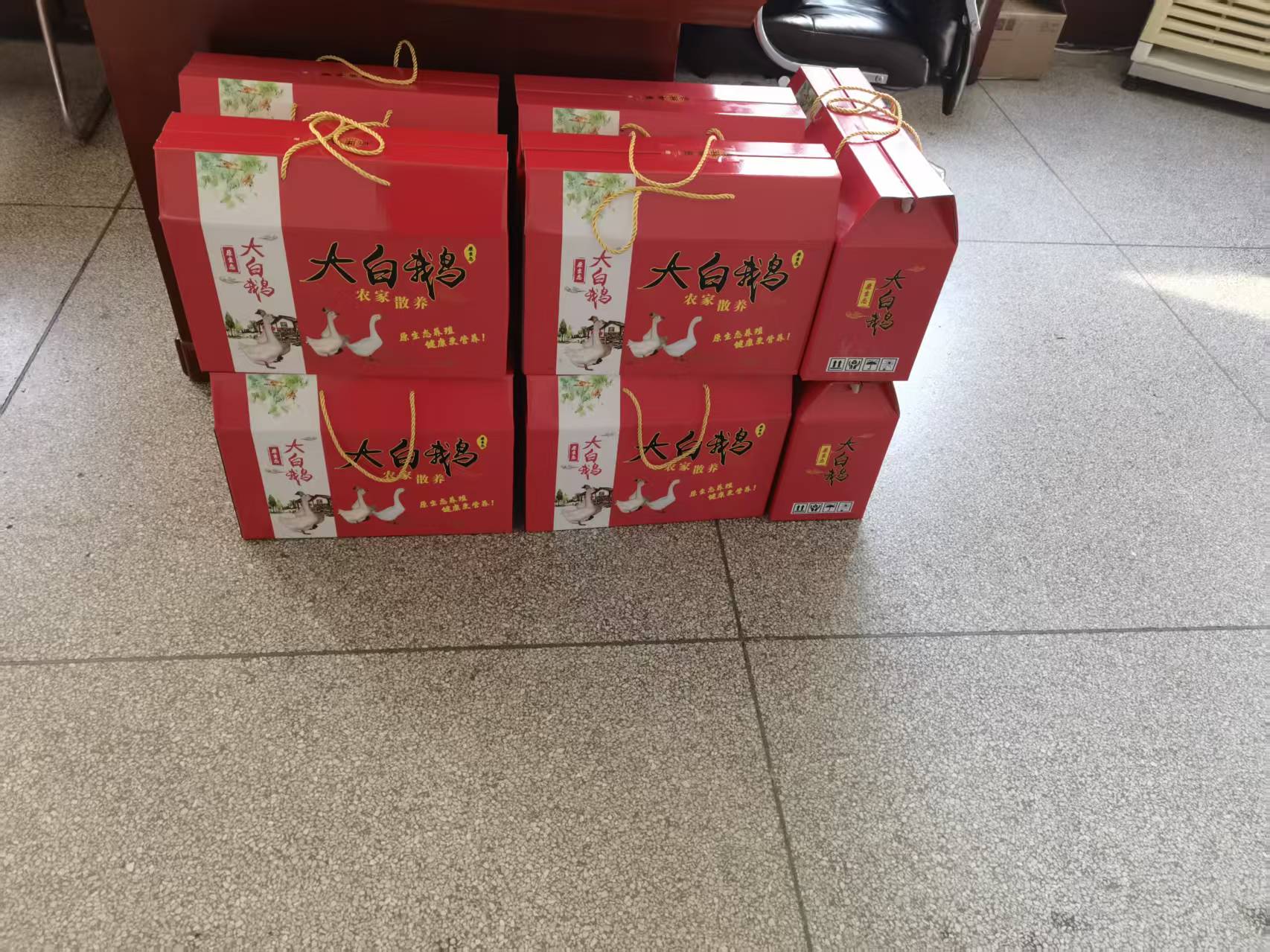 發(fā)放過節(jié)禮品.jpg